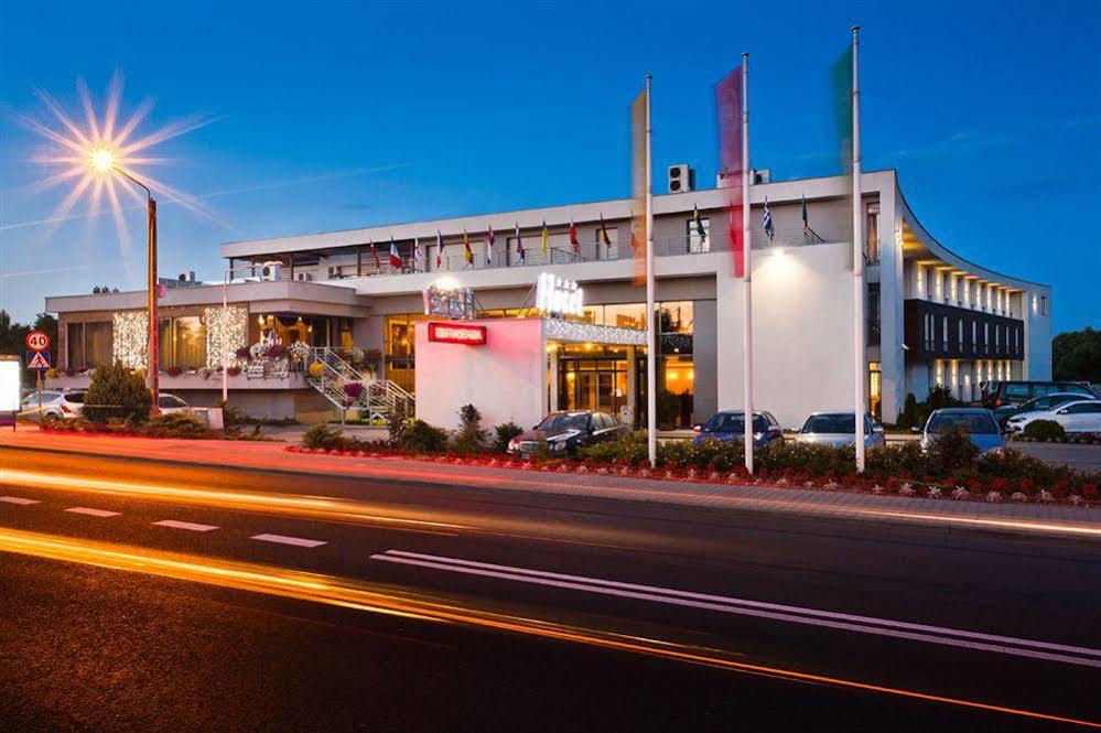 Jasek Premium Hotel วรอตซวาฟ ภายนอก รูปภาพ